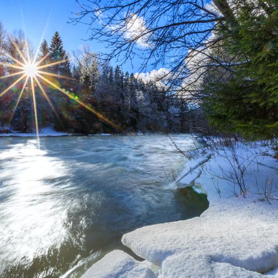 En elv i sol