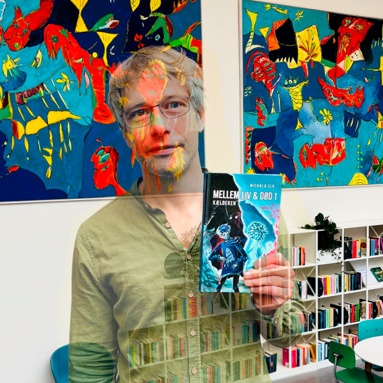 bibliotekar holder anbefalet bog