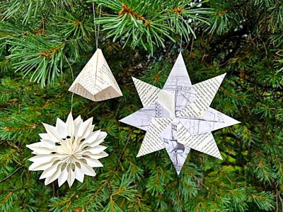 Papirpynt på grøn baggrund