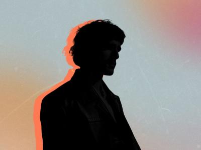 Mørk silouet af Jacob Elordi på lystfarvet baggrund