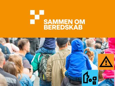  med logoer og en stor menneskemængde