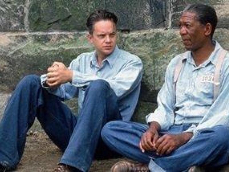 Skuespillerne Morgan Freeman og Tim Robbins i filmen 'En verden udenfor'