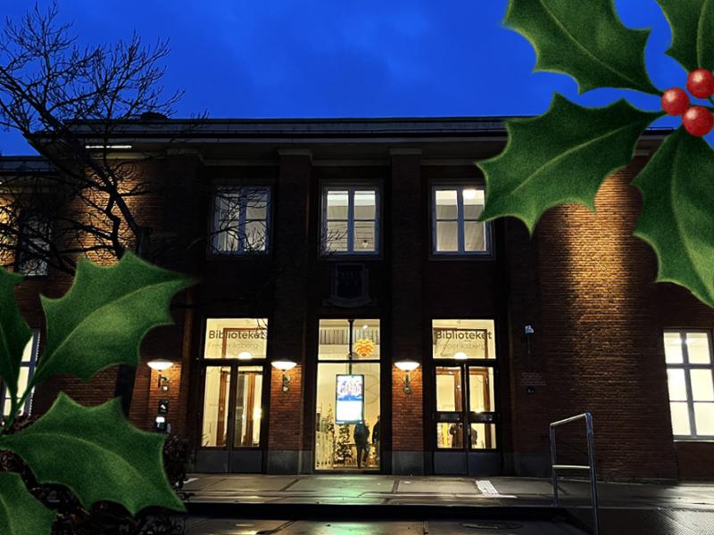 Billede af hovedbibliotekets facade taget i mørke. Tilføjet julegrafik i form af blade fra kristjørn.