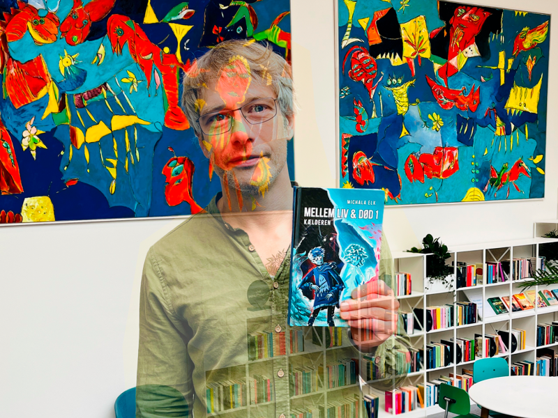 bibliotekar holder anbefalet bog