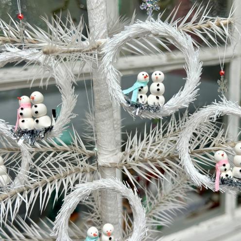 snemænd i grankranse