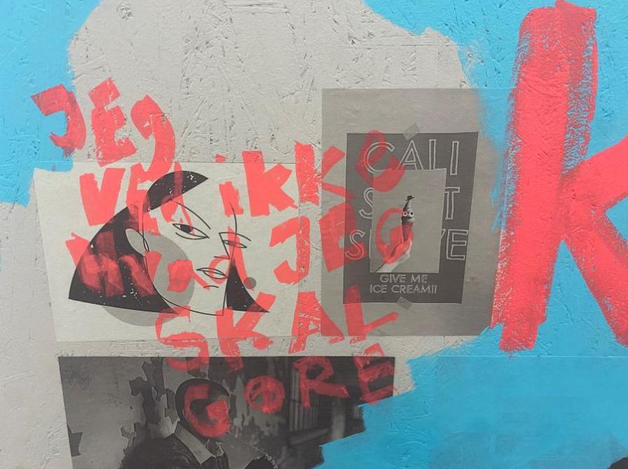 citat på udstillingsvæg