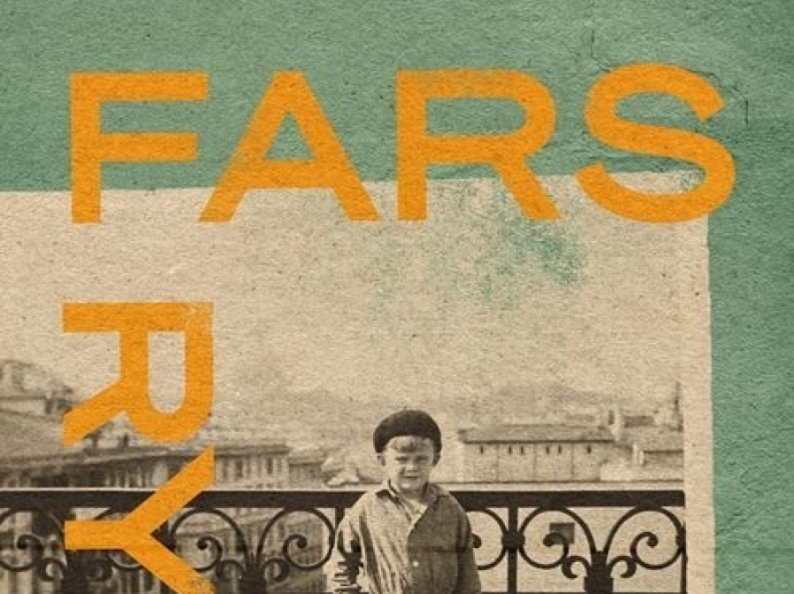 Billedet viser bogforsiden af 'Fars ryg' af Niels Fredrik Dahl, som består af en lysegrøn baggrund og et gammelt sort hvidt billede af en dreng på en bro i en by.