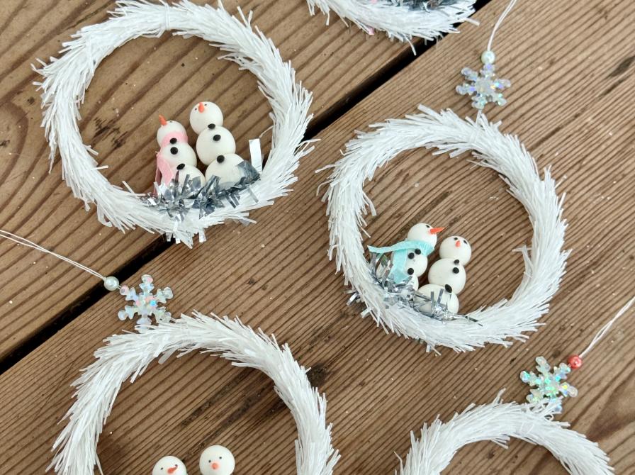 snemænd i grankranse