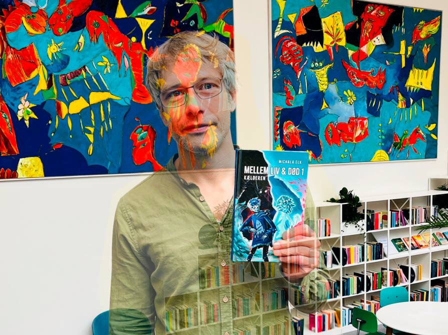 bibliotekar holder anbefalet bog